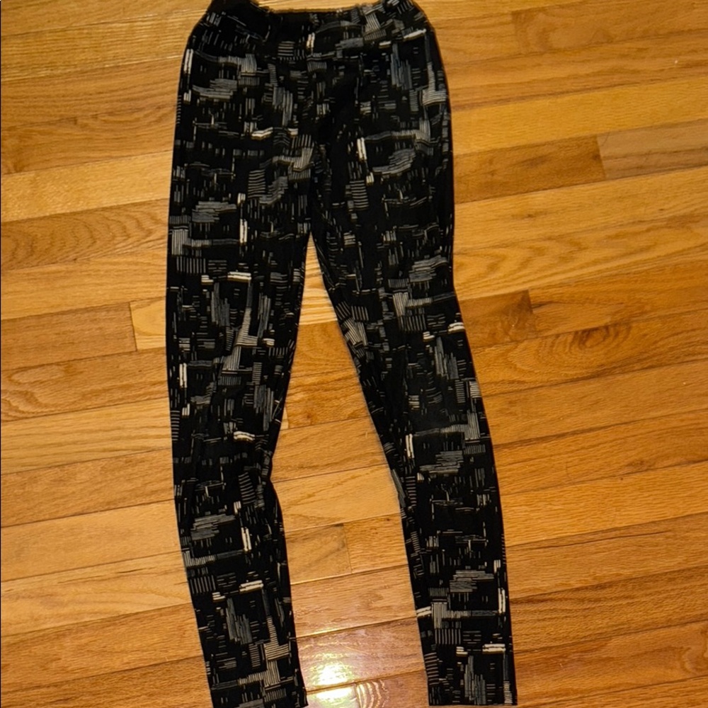 LulaRoe Tween Black and Gray Patterned Leggings
